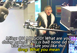 Miley Cyrus GIF. Liefde Artiesten Miley cyrus Gifs Vevo Zwart en wit Muziekvideo Wrecking ball Bangerz 
