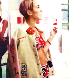 Miley Cyrus GIF. Artiesten Miley cyrus Gifs Snl 