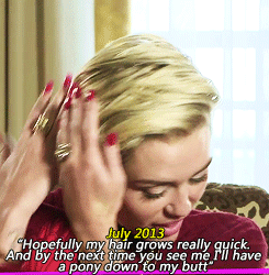 Miley Cyrus GIF. Artiesten Miley cyrus Gifs Glimlach Onhandig 