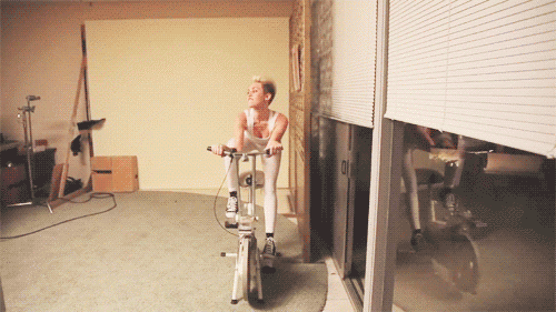 Artiesten Miley cyrus Gifs wat idgaf i dont care idc who cares 