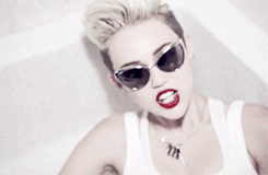 Miley Cyrus GIF. Muziek Artiesten Miley cyrus Tv Ruimte Gifs 2013 Katje Ama American music awards Abc 