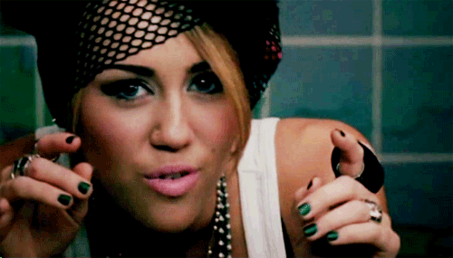 Artiesten Hannah Miley cyrus Gifs Timelapse miley wrecking ball leeftijd 