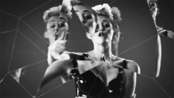 Miley Cyrus GIF. Artiesten Miley cyrus Gifs De mond vol tanden 