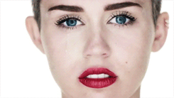 Miley Cyrus GIF. Artiesten Miley cyrus Gifs Fysica Wrecking ball Natuurkunde professor 