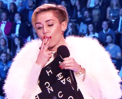 Miley Cyrus GIF. Artiesten Miley cyrus Roken Gifs Emas 2013 