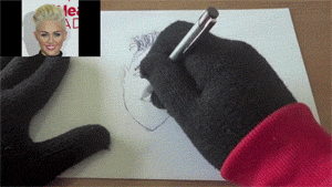 Miley Cyrus GIF. Artiesten Miley cyrus Gifs Wrecking ball 