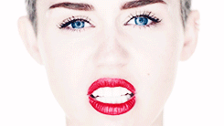 Miley Cyrus GIF. Artiesten Miley cyrus Gifs Wrecking ball 