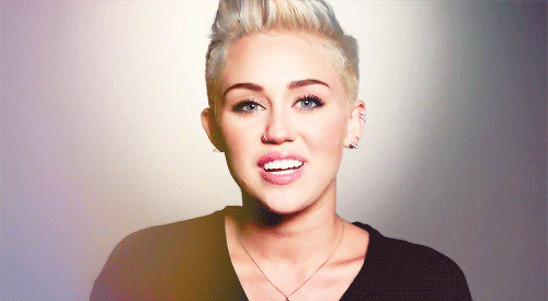 Artiesten Hannah Miley cyrus Gifs Timelapse miley wrecking ball leeftijd 