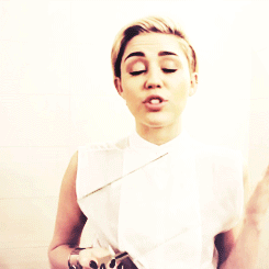 Miley Cyrus GIF. Muziek Artiesten Miley cyrus Gifs Cant we videoclip stoppen 