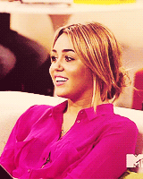 Miley Cyrus GIF. Boos Artiesten Miley cyrus Dronken Gifs  Gek 