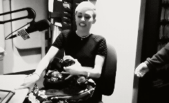 Boos Artiesten Miley cyrus Dronken Gifs  gek 