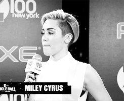 Miley Cyrus GIF. Artiesten Miley cyrus Tong Gifs 2013 Griezelig Likken Vreemd Snl 