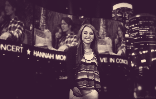 Liefde Artiesten Miley cyrus Gifs VEVO zwart en wit muziekvideo wrecking ball bangerz 