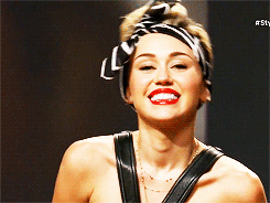 Miley Cyrus GIF. Grappig Sport Artiesten Miley cyrus Gifs Wrecking ball 