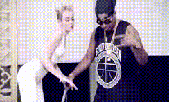 Miley Cyrus GIF. Bang Artiesten Miley cyrus Gifs Geschokt Beschaamd Verlegen Bekentenis 