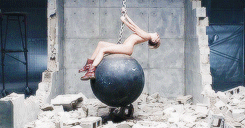 Miley Cyrus GIF. Artiesten Miley cyrus Roken Gifs Muziekvideo 23 Trending 
