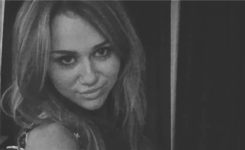 Miley Cyrus GIF. Artiesten Miley cyrus Gifs Amas2013 Wrecking ball 