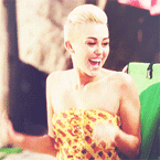 Miley Cyrus GIF. Artiesten Miley cyrus Gifs Reblog Diva Miley 23 Miley ray cyrus Orgulho 