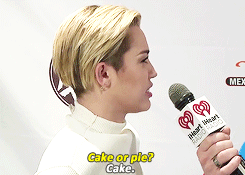 Miley Cyrus GIF. Artiesten Miley cyrus Gifs 2013 Gelukkig Snl Saturday night live Ochtendshow Mornin miami 