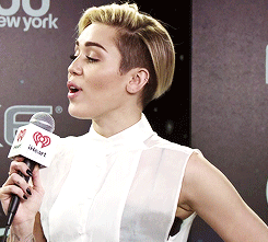 Miley Cyrus GIF. Artiesten Miley cyrus Gifs Vmas Vma 2013 Video music awards Video music awards 2013 