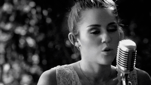 Artiesten Miley cyrus Gifs wrecking ball 