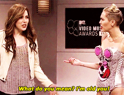 Miley Cyrus GIF. Artiesten Miley cyrus Gifs Wrecking ball Miley cyrus sloopkogel 