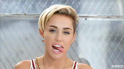 Miley Cyrus GIF. Artiesten Miley cyrus Roken Gifs Emas 2013 