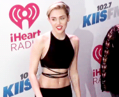 Miley Cyrus GIF. Artiesten Miley cyrus Roken Gifs Emas 2013 