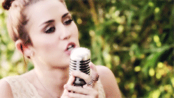 Miley Cyrus GIF. Artiesten Miley cyrus Wow Gifs Verwonderd Snik 