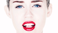 Miley Cyrus GIF. Artiesten Miley cyrus Gifs Wrecking ball 