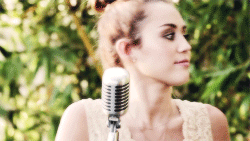 Miley Cyrus GIF. Artiesten Miley cyrus Gifs Reblog Miley 23 Miley ray cyrus Orgulho 
