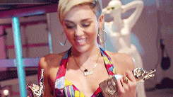 Miley Cyrus GIF. Dansen Artiesten Mean girls Miley cyrus Gifs Realitytvgifs Ouderschap 