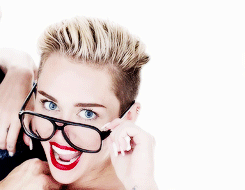 Miley Cyrus GIF. Muziek Artiesten Miley cyrus Tv Ruimte Gifs 2013 Katje Ama American music awards Abc 