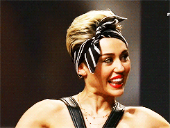 Miley Cyrus GIF. Artiesten Miley cyrus Gifs Reblog Miley 23 Miley ray cyrus Orgulho 