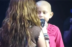 Miley Cyrus GIF. Artiesten Miley cyrus Gifs De mond vol tanden Slavernij 