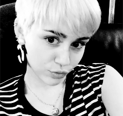 Miley Cyrus GIF. Muziek Artiesten Miley cyrus Tv Ruimte Gifs 2013 Katje Ama American music awards Abc 
