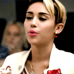 Miley Cyrus GIF. Artiesten Miley cyrus Gifs Opgewonden Gelukkig 