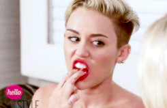 Miley Cyrus GIF. Artiesten Miley cyrus Gifs 2013 Parodie Snl Praat 