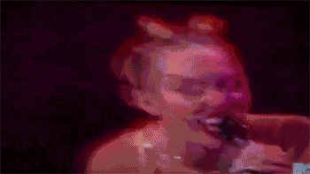 Boos Artiesten Miley cyrus Dronken Gifs  gek 