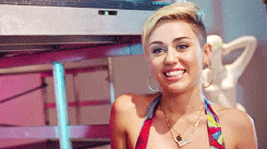 Miley Cyrus GIF. Bang Artiesten Miley cyrus Gifs Geschokt Beschaamd Verlegen Bekentenis 