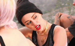 Miley Cyrus GIF. Artiesten Miley cyrus Gifs Website 