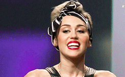 Miley Cyrus GIF. Artiesten Miley cyrus Roken Gifs Muziekvideo 23 Trending 