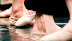 Black Swan GIF. Films en series Gifs Black swan Filmsterren Natalie portman 