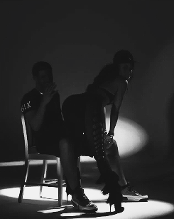 Artiesten Gifs Nicki minaj het denken kuiltjes 