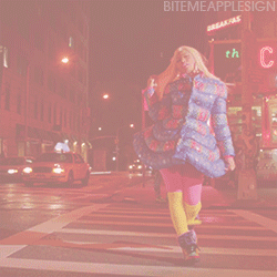 Nicki Minaj GIF. Artiesten Gifs Nicki minaj Muziekvideo Kruipen Nerd 
