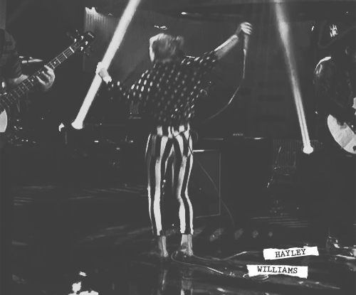 Artiesten Paramore Gifs muziekvideo still into you 