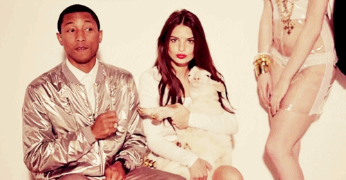 Artiesten Gifs Pharrell williams Robin thicke blurred lines Emily Ratajkowski 