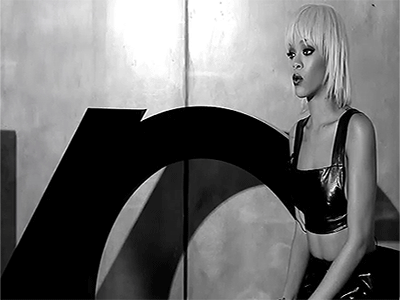 Dansen Artiesten Rihanna Gifs  dans poncho 