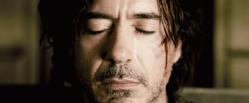 Robert Downey Jr GIF. Gifs Filmsterren Robert downey jr Glimlachen Waarnemend Luisteren 
