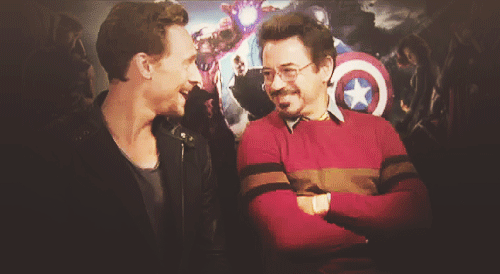 Robert Downey Jr GIF. Verward Gifs Filmsterren Robert downey jr Onhandig Het denken 